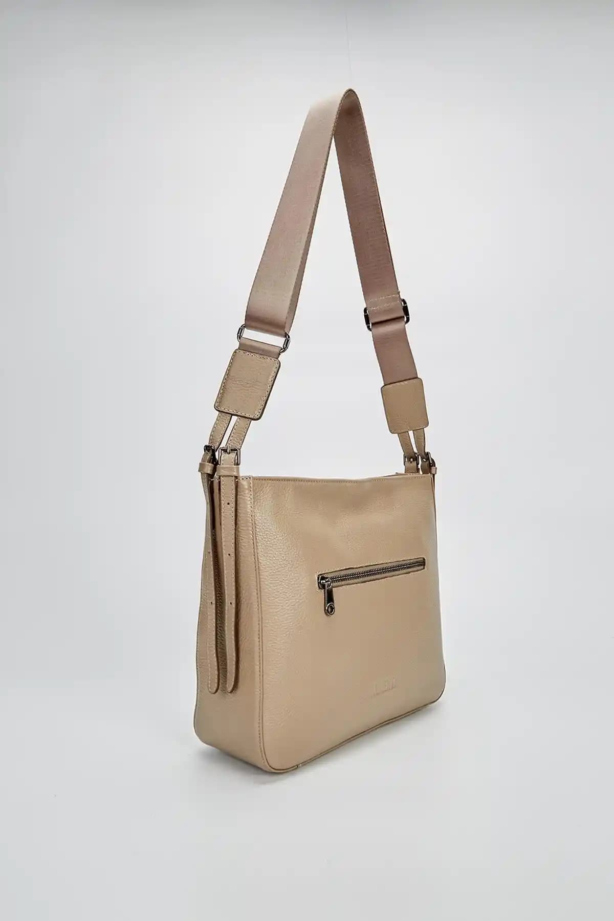 Deri Kol Çantalarıyla Dekorasyon ve Şıklık İçin En İyi Seçenekler Rehberi