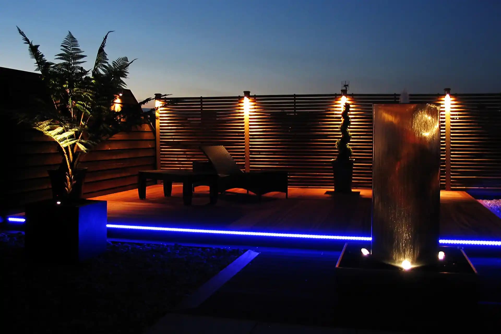 Dış Mekan Aydınlatma Çözümleri: Bahçe ve Dış Alanlar İçin Dekoratif ve İşlevsel Yaklaşımlar