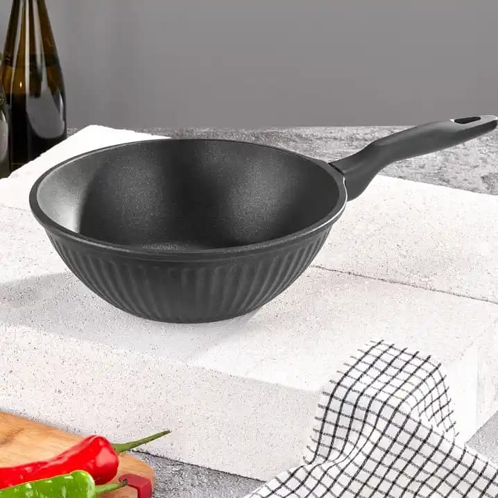 Döküm Wok Tava ile Mutfakta Estetik ve İşlevselliğin Mükemmel Birleşimi