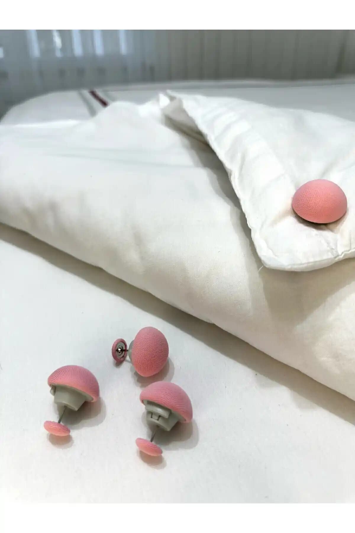 Düğmeli Yorgan Kılıfı Seçimi ve Yatak Odası Dekorasyonunda Kullanım İpuçları