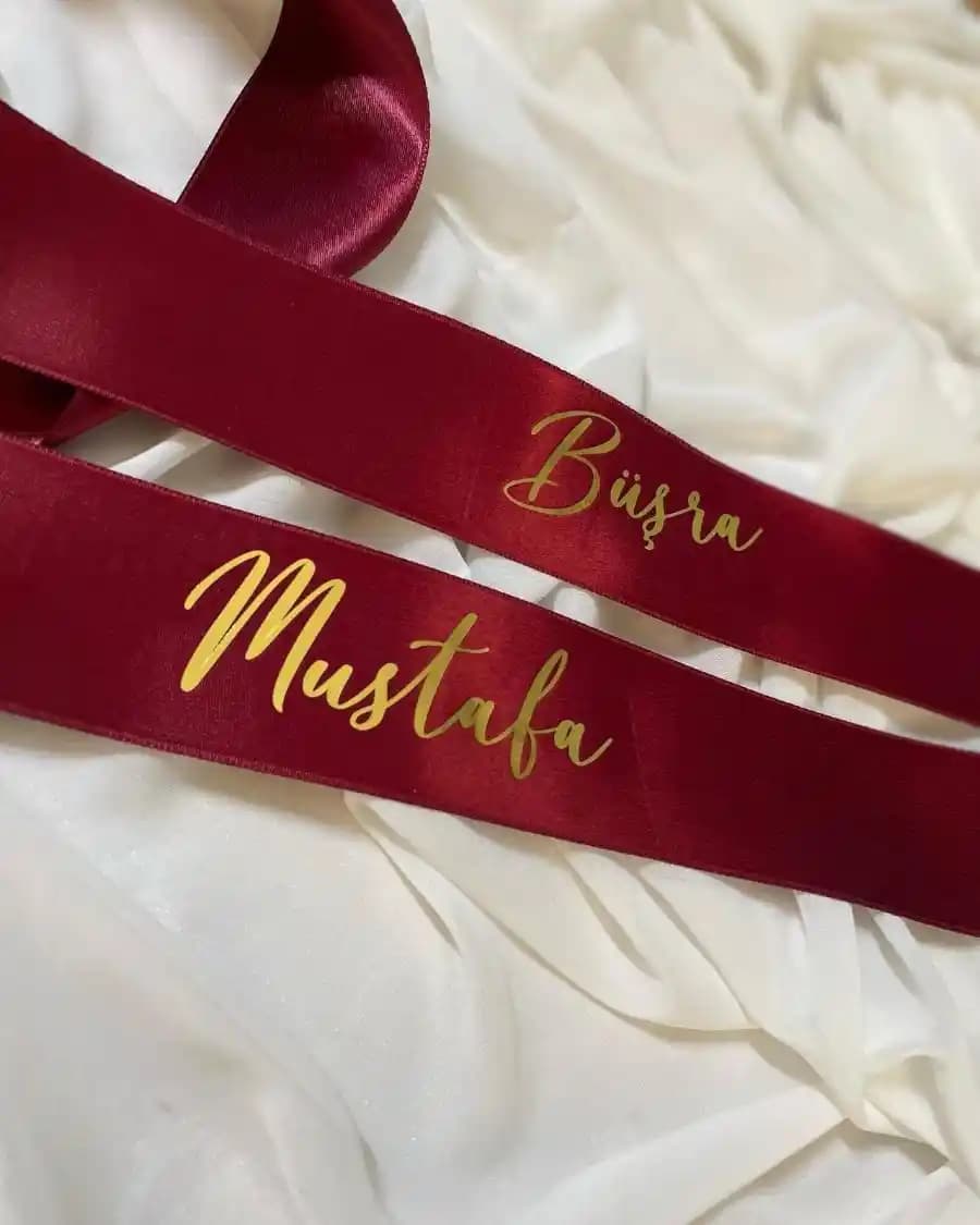 Düğün Takı Kurdelesi: Dekorasyonda Zarafet ve Anlamlı Detaylar