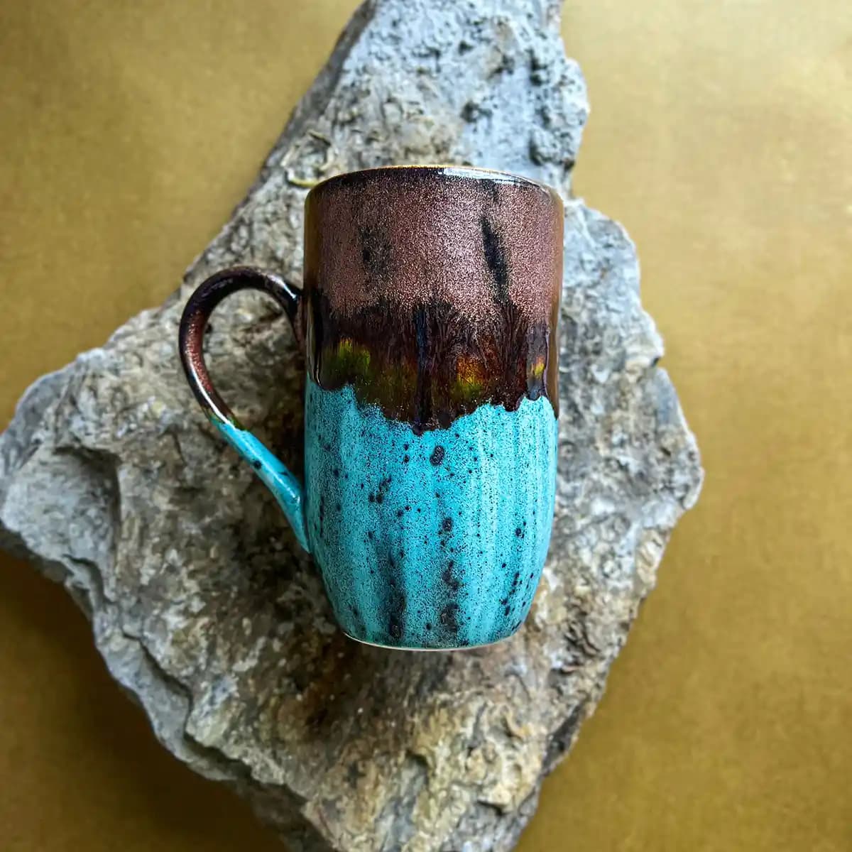 El Yapımı Seramik Kupalar ile Dekorasyonunuza Zarif ve Sıcak Dokunuşlar