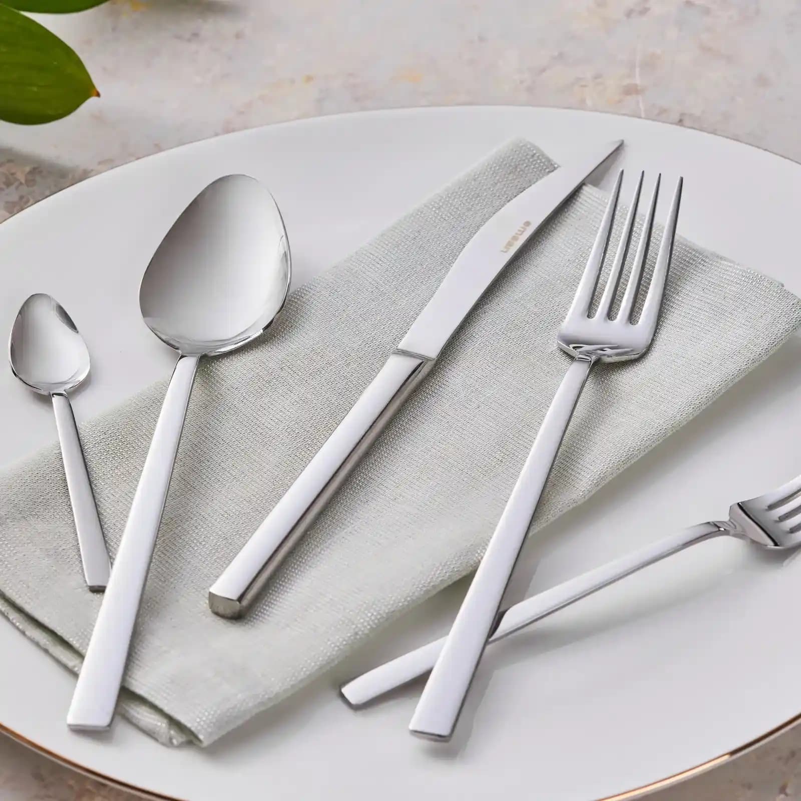 Emsan Talia Tatlı Kaşığı: Modern ve Şık Tasarımıyla Sofralarınıza Zarif Dokunuşlar