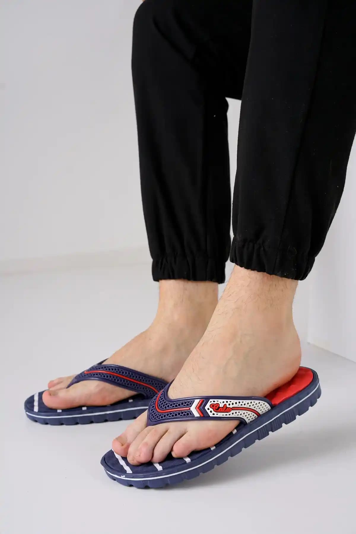 Erkekler İçin En Uygun Plaj Terlikleri: Seçim Rehberi ve Trendler 2023