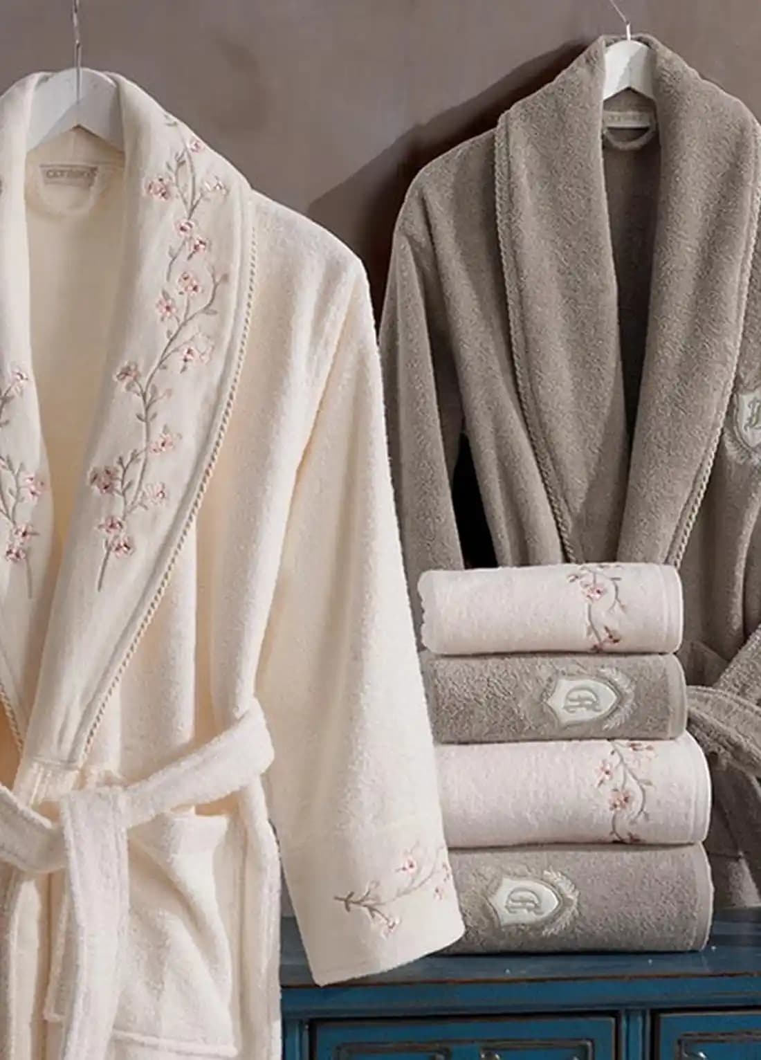 Ev Dekorasyonunda Şıklık ve Konforu Birleştiren Pamuk Bornoz Seçenekleri