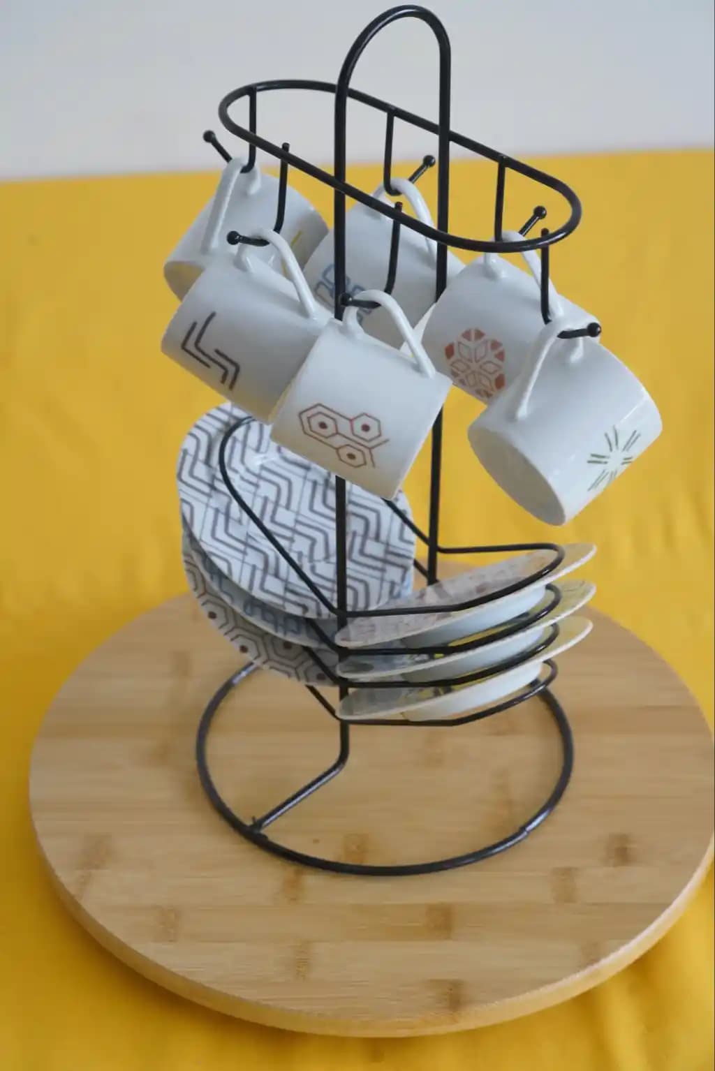 Fincan Askılığı Standı: Mutfak ve Ofislerde Şıklık ve Düzenin Anahtarı