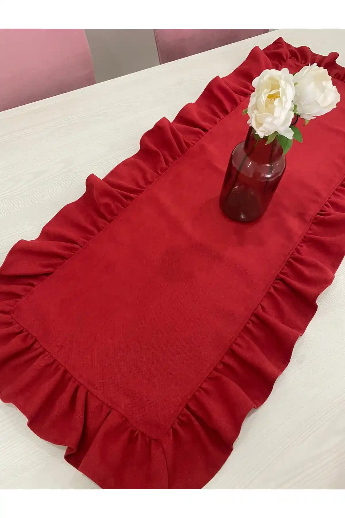 Fırfırlı Runner ile Dekorasyonda Şıklık ve Zarafet Artırıcı Detaylar