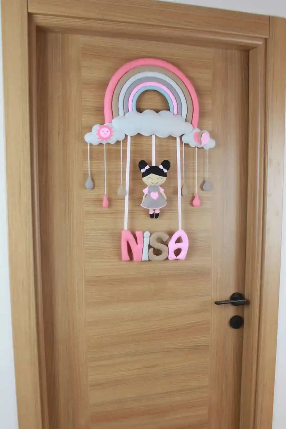 Gökkuşağı Kapı Süsü ile Evinize Renk Katmanın Yolları ve Dekorasyon İpuçları