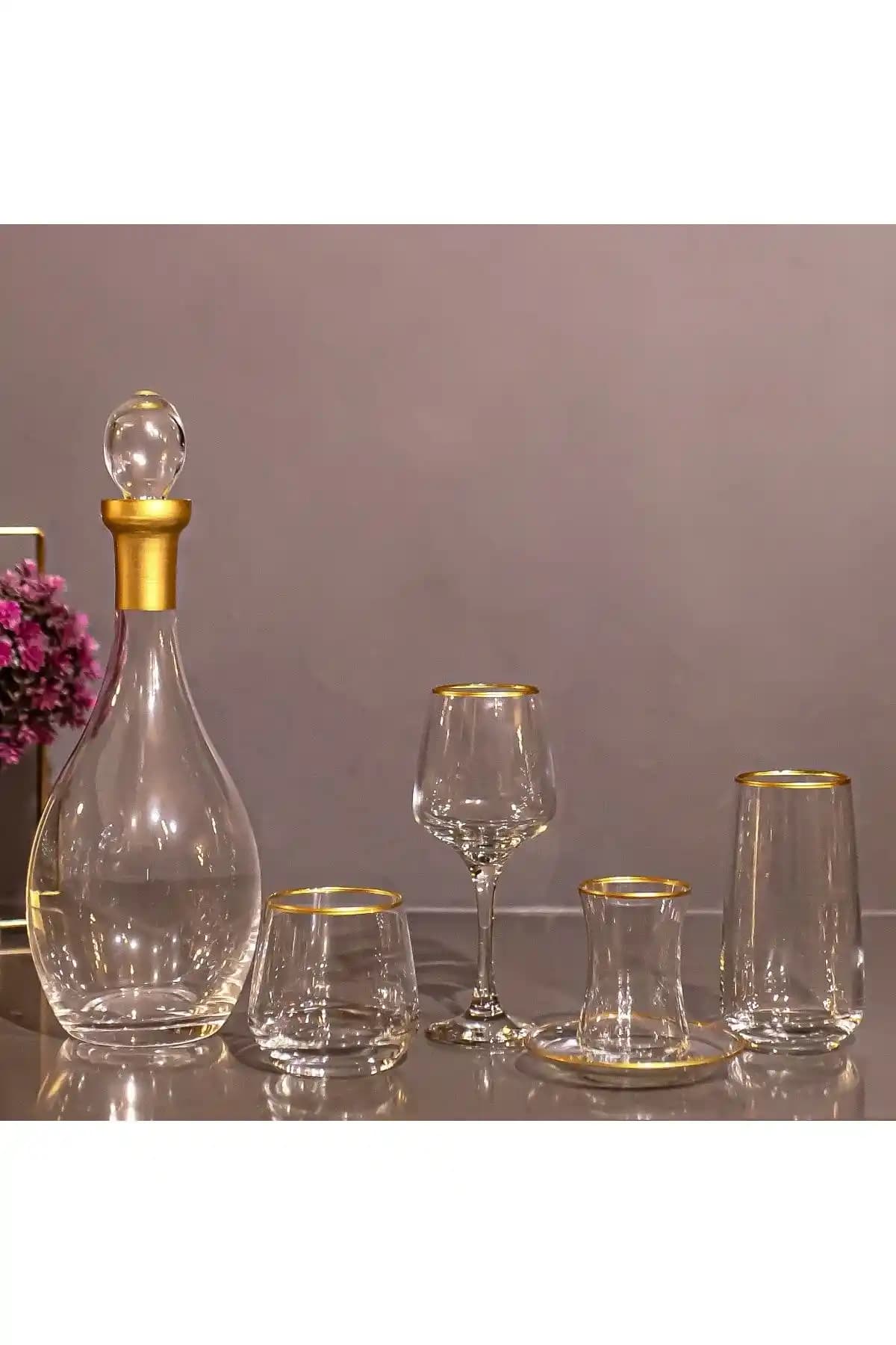 Gold Bardak Takımı ile Dekorasyonda Zarafet ve Şıklık Yaratmanın Yolları