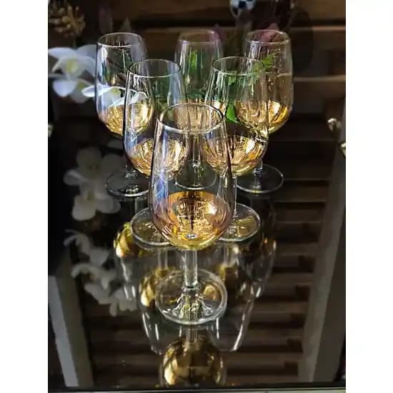 Gold Kadeh ve Altın Detaylar ile Dekorasyonda Zarafet ve Şıklık Yaratın