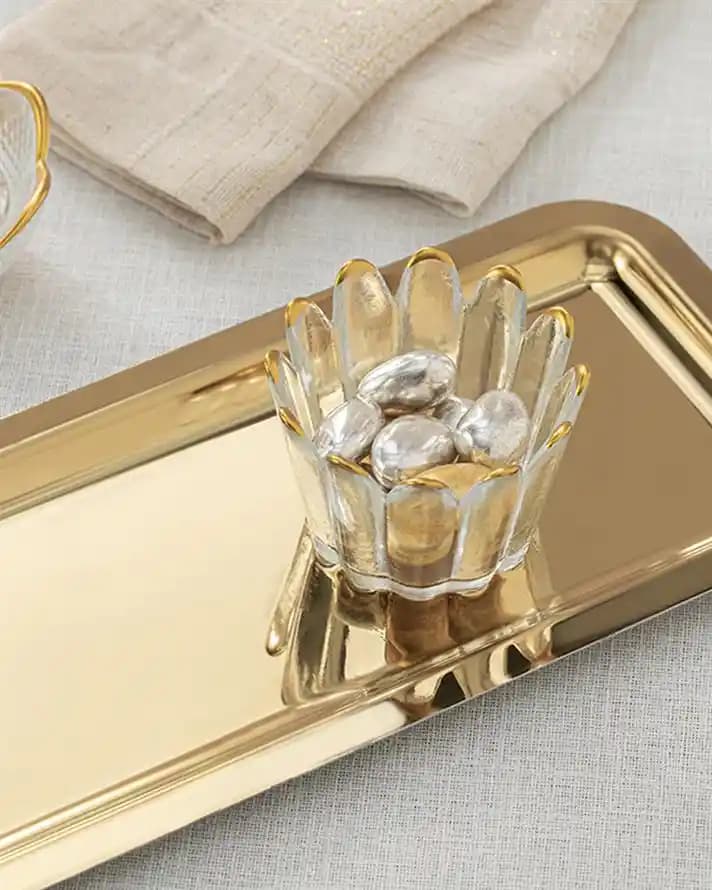 Gold Sunum Tepsisi: Şıklık ve Zarafeti Bir Arada Sunan Dekoratif Ürünler