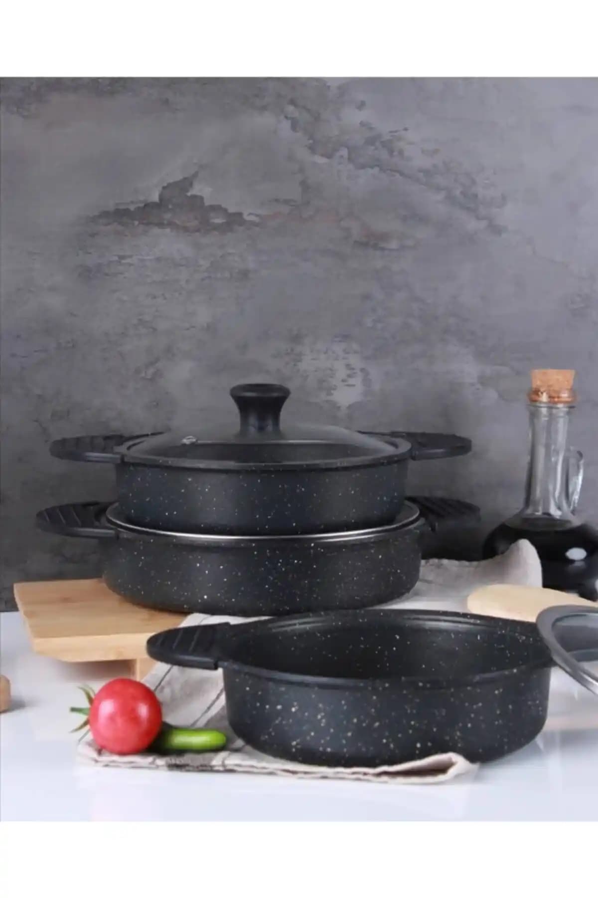 Granit ve Üçlü Sahan Setleri ile Modern ve İşlevsel Mutfak Dekorasyonu