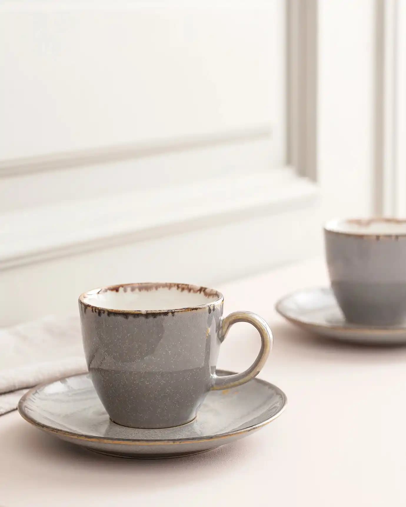 Gri Kahve Fincanlarıyla Modern ve Şık Dekorasyon İpuçları ve Seçim Rehberi