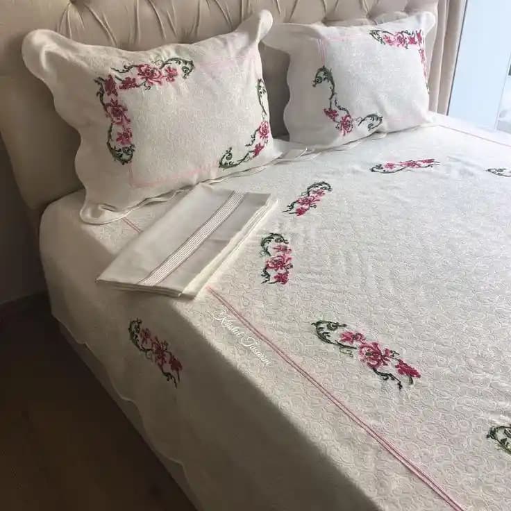 Hazır Pike Takımlarıyla Yatak Odalarınıza Şıklık ve Konfor Katmanın Yolları