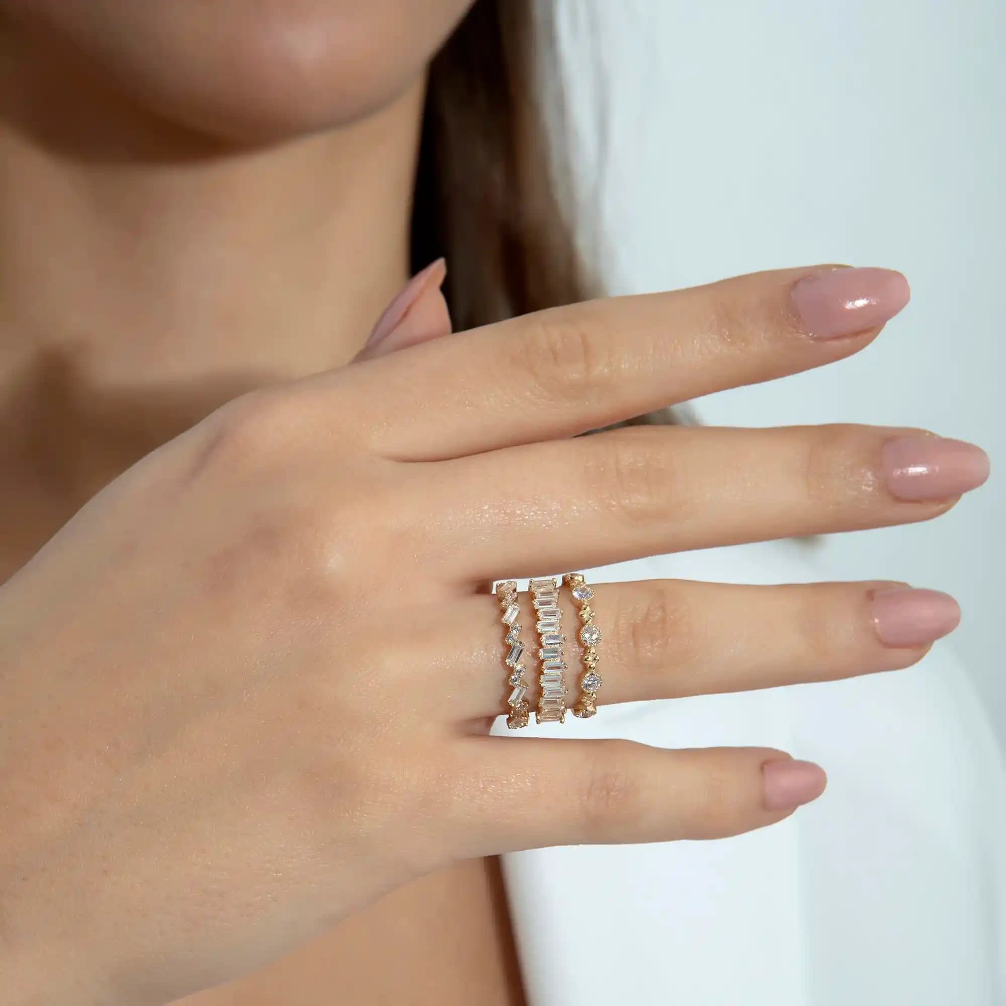 İnce Eklem Yüzükleri ve Dekorasyonda Zarif Detayların Önemi