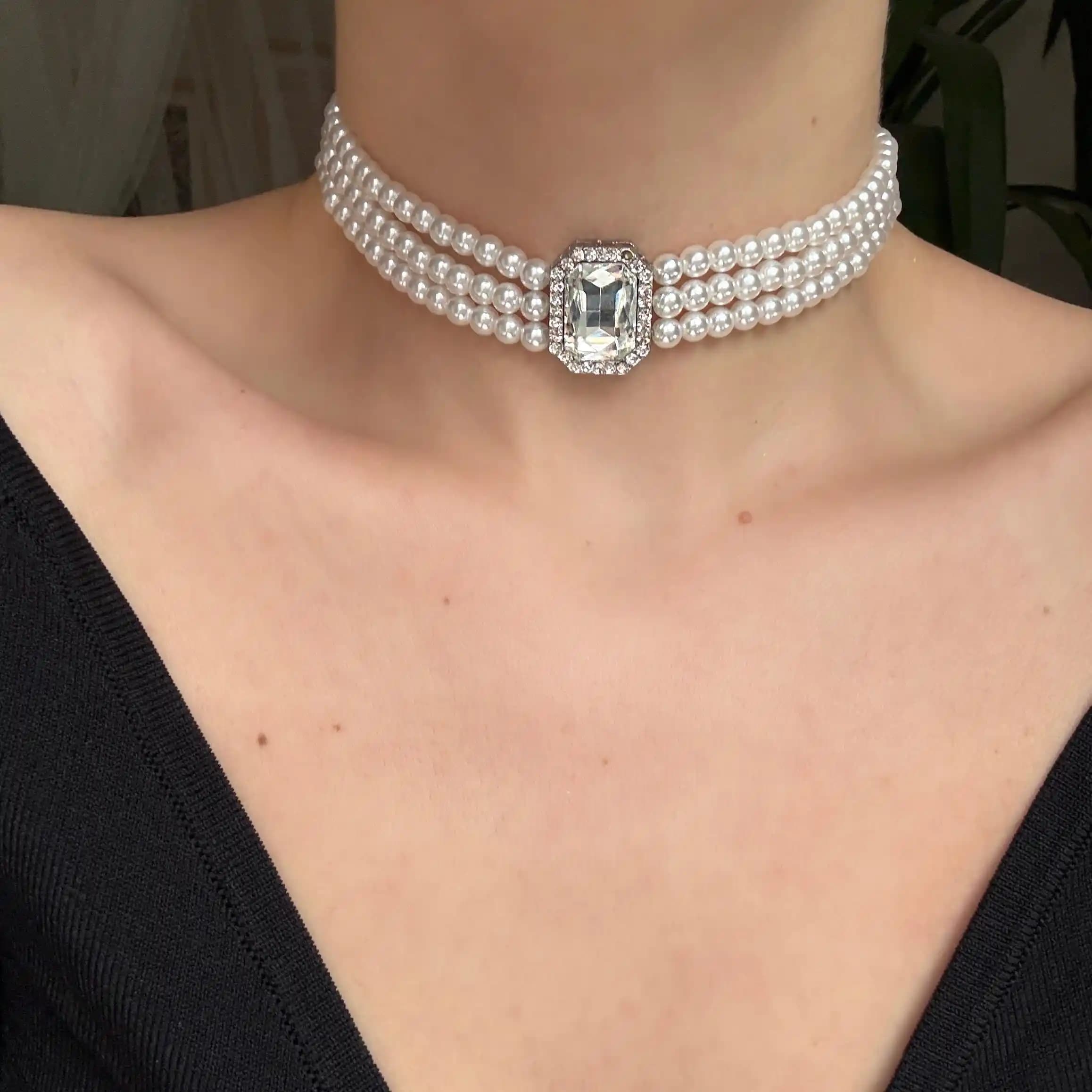 İnci Choker Kolye: Zarafetin ve Şıklığın Modern Yansıması