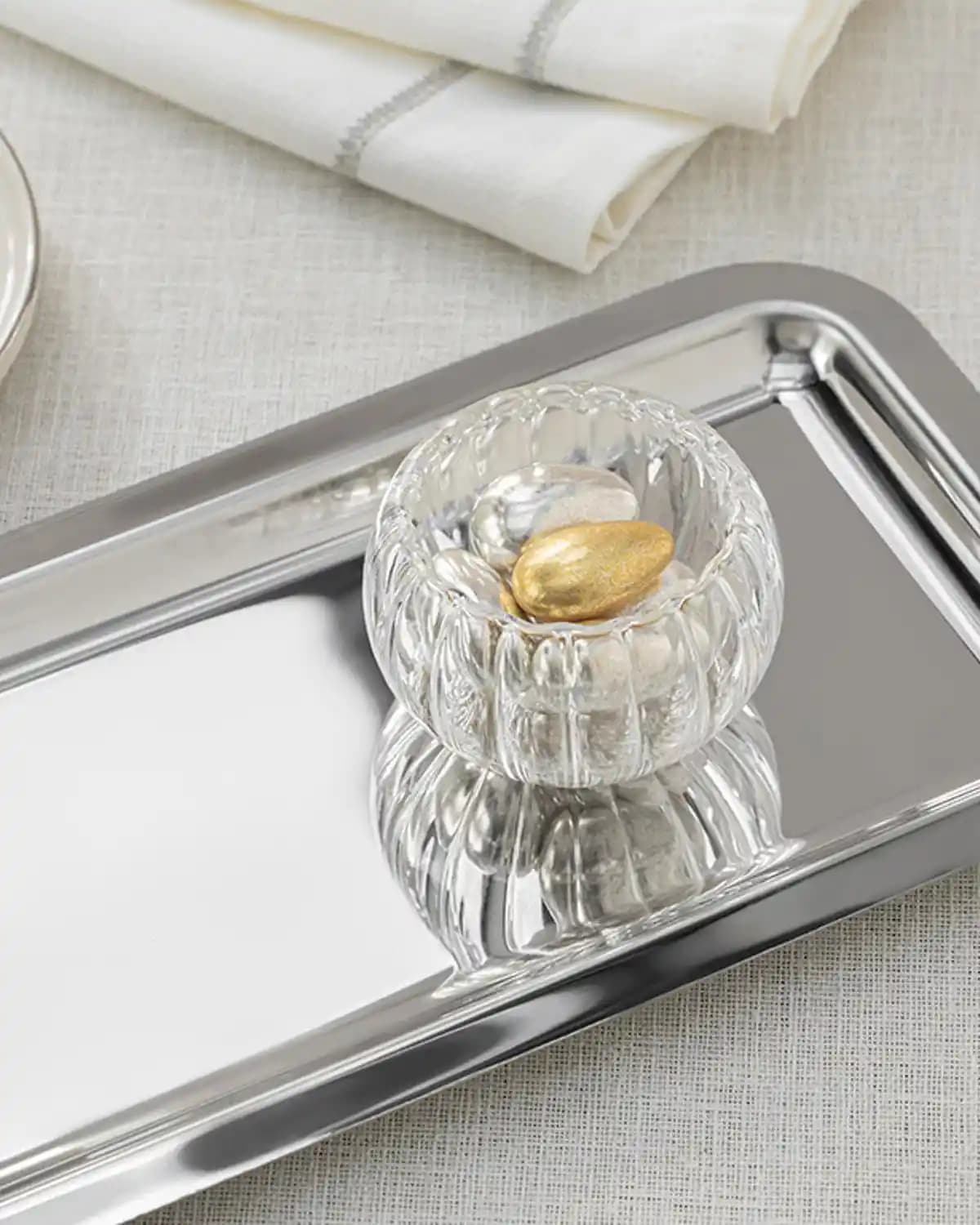 İngiliz Tarzı Ev Sunum Tepsisi: Dekorasyonda Şıklık ve İşlevsellik Rehberi