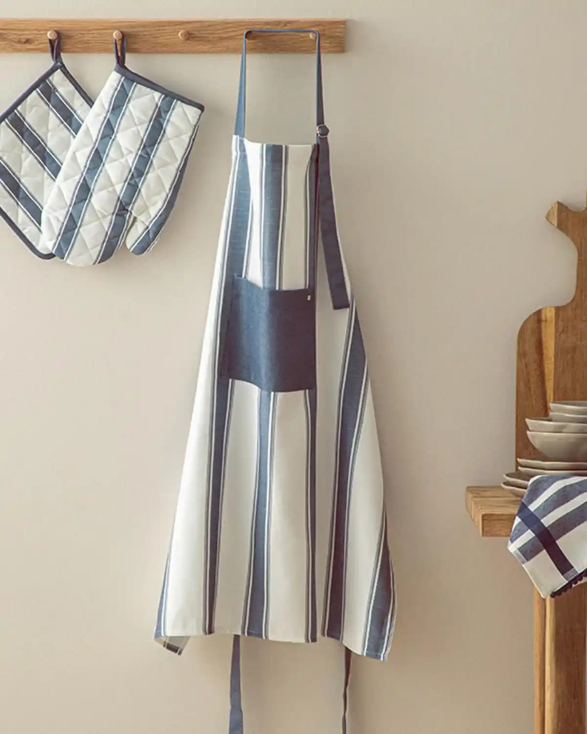 İngiliz Tarzı Mutfak Önlükleri: Dekorasyon ve İşlevselliğin Birleşimi