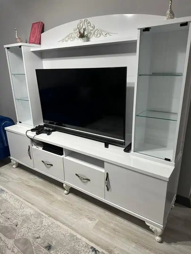 Işıklı Televizyon Ünitesi Seçimi ve Modern Oturma Odası Dekorasyon İpuçları