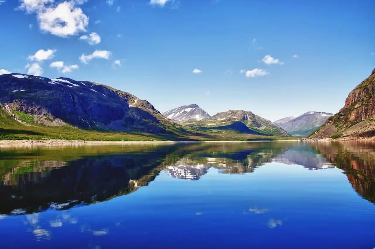 Jokkmokk: Kuzey Işıkları ve Laponya'nın Doğal Güzelliklerini Keşfetme Rehberi