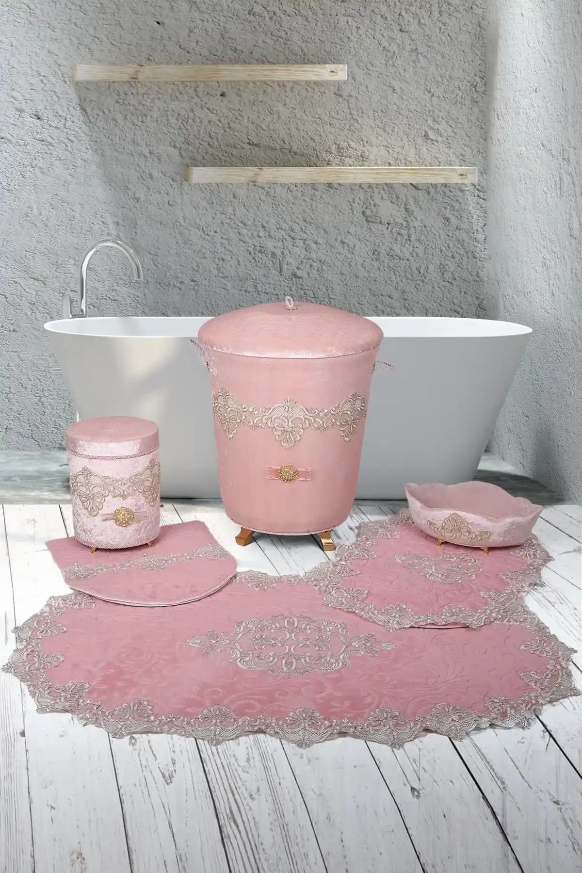 Kadife Banyo Setleri ile Şıklık ve Konforu Bir Arada Yakalayın