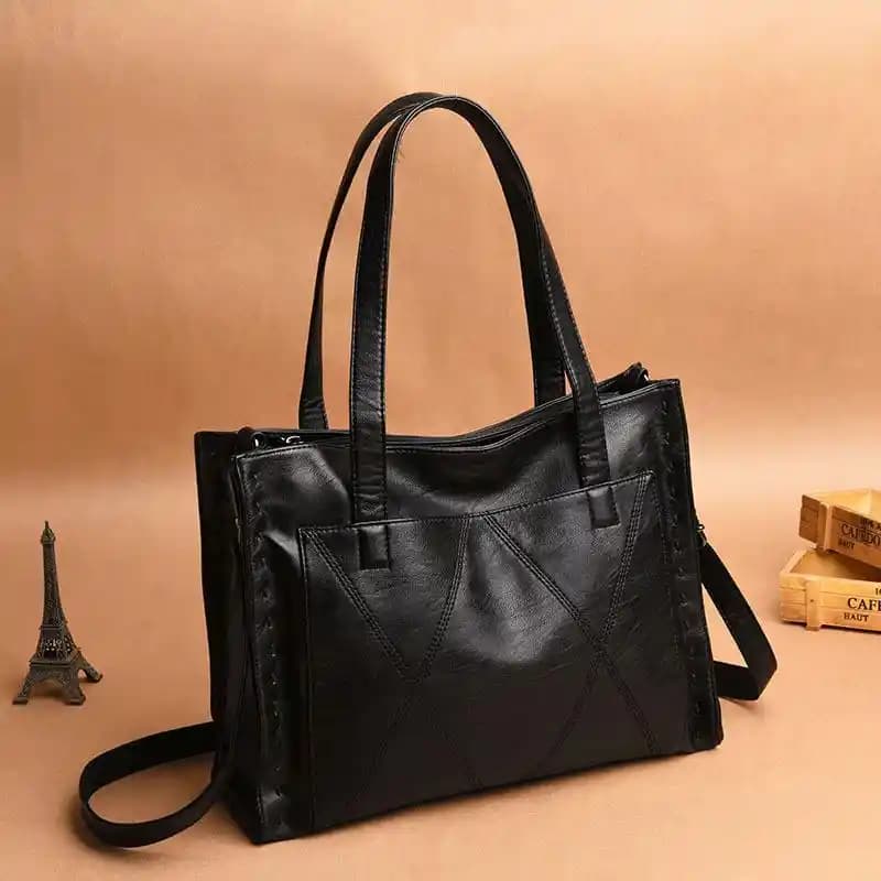 Kadın Çantalarıyla Dekorasyonda Zarafet ve İşlevselliğin Birleşimi