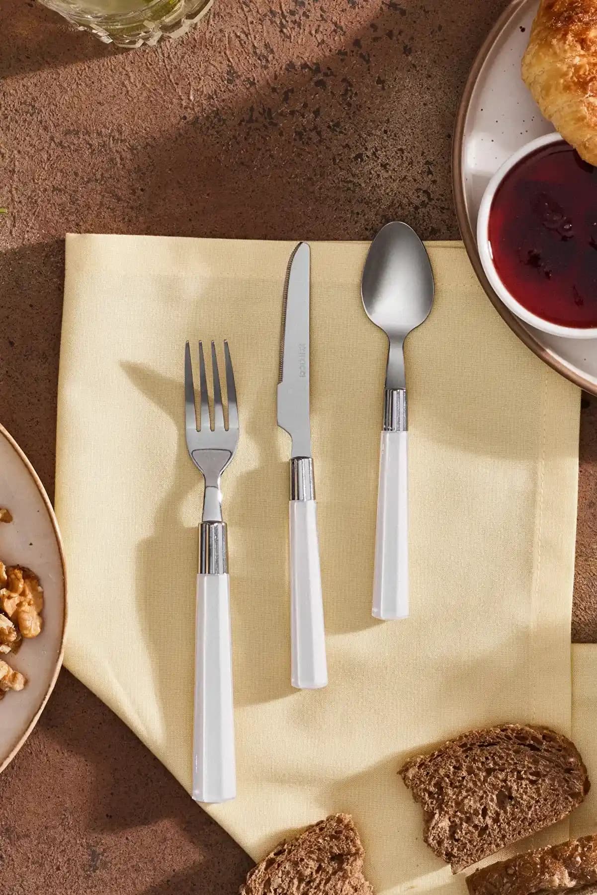 Kahvaltı Çatal Bıçak Takımlarıyla Dekorasyonda Şıklık ve Fonksiyonellik Rehberi