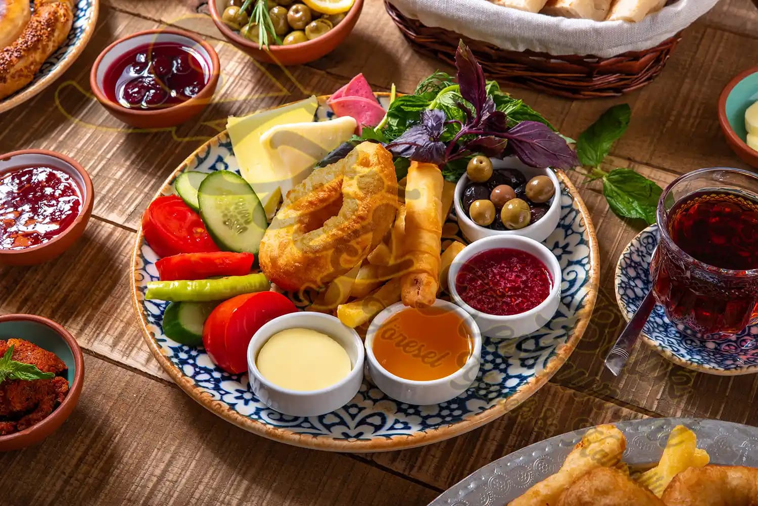 Kahvaltı Tabağı Seçenekleri ve Dekorasyon İpuçlarıyla Sofralarınızı Zenginleştirin