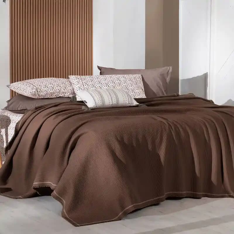 Kahverengi Pike ile Dekorasyonda Sıcaklık ve Zarafet Yaratmanın Yolları