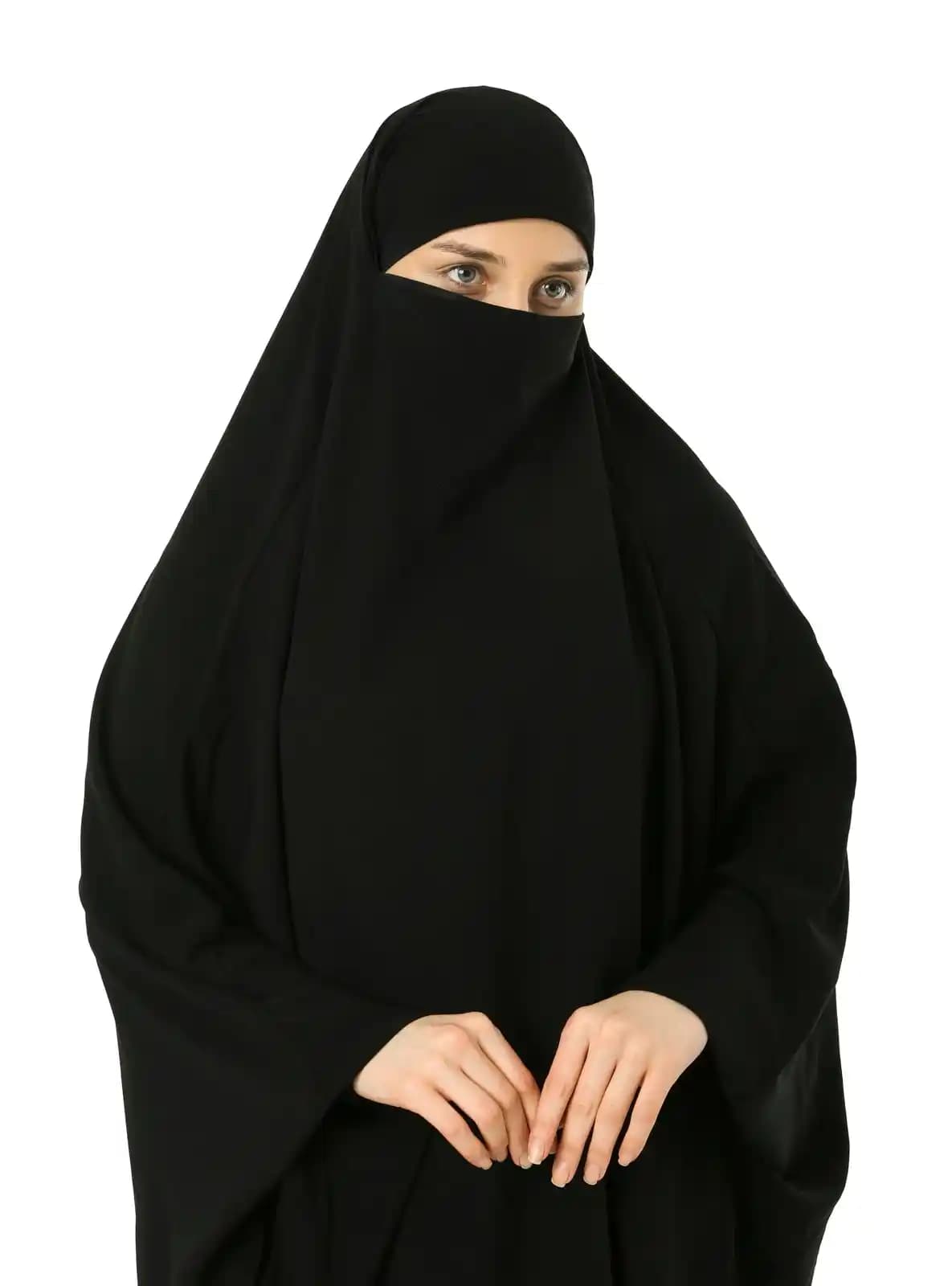 Kapalı Siyah Çarşaf ile Modern ve Şık Dekorasyon Yaklaşımları