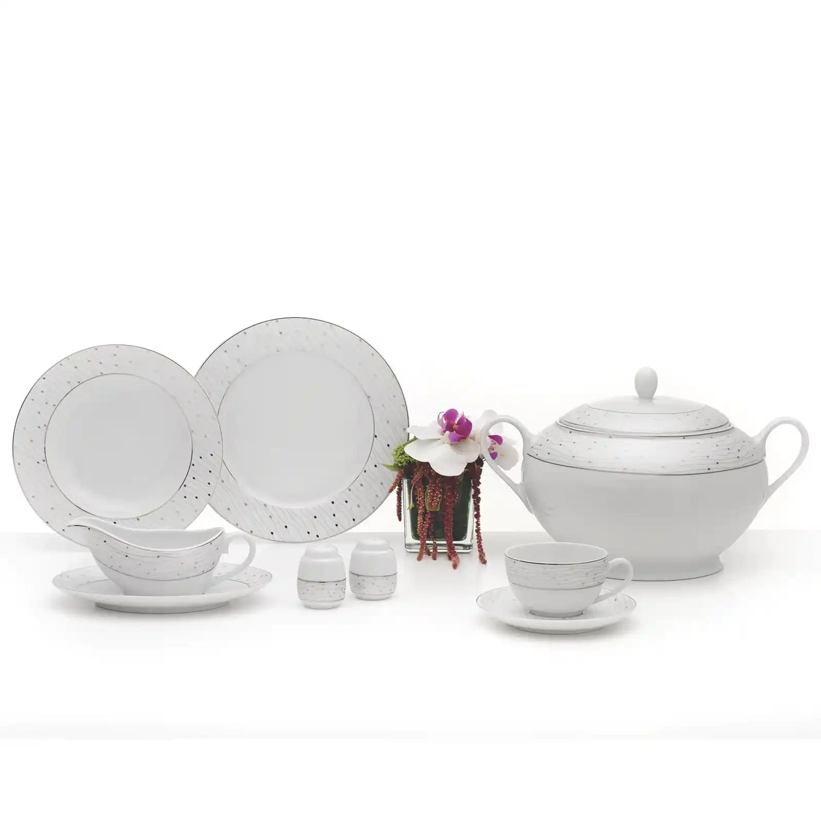 Karaca 84 Parça Yemek Takımı ile Sofralarınıza Şıklık Katın ve Pratiklik Sağlayın