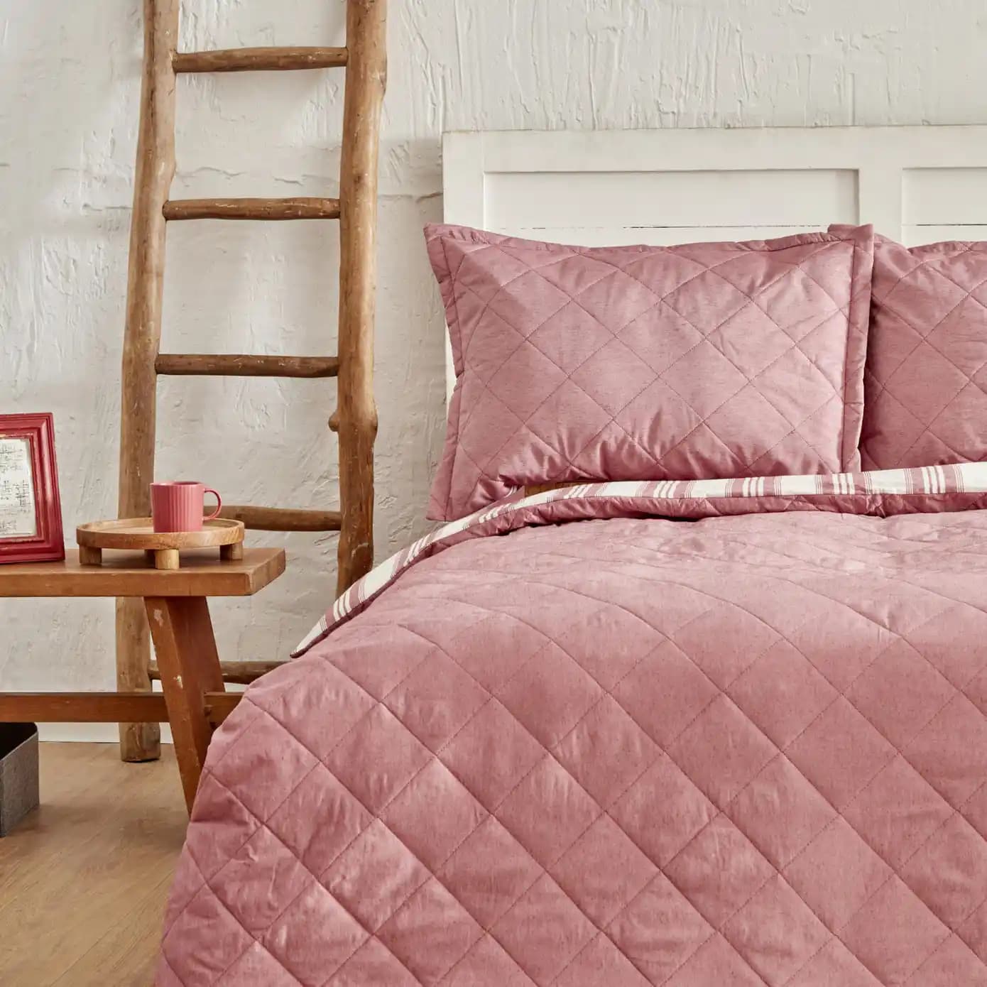 Karaca Dört Mevsim Nevresim Takımıyla Yatak Odalarınıza Şıklık ve Konfor Katın