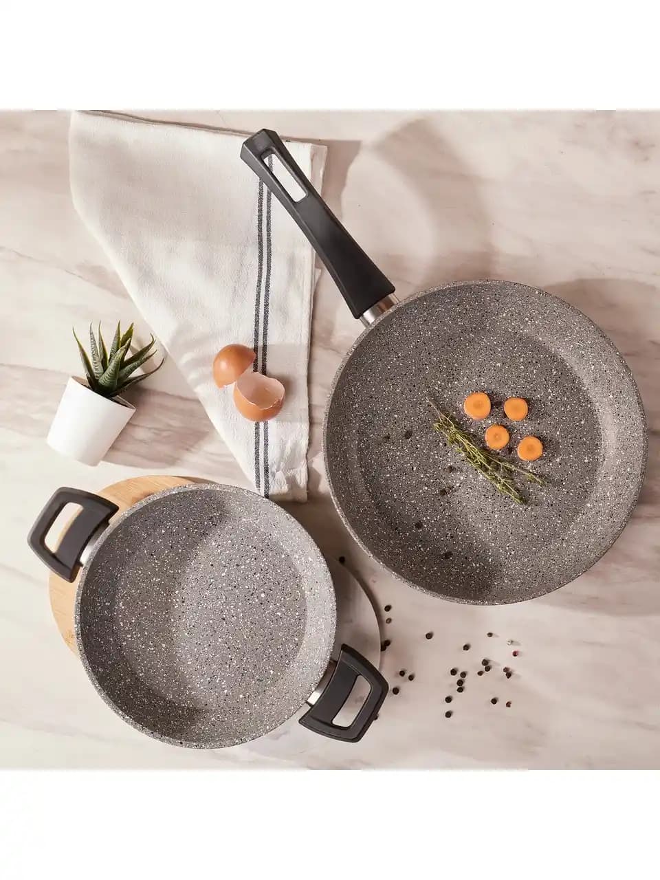 Karaca Gris Bio Granit Tava ve Sahan ile Modern ve Dayanıklı Mutfak Dekorasyonu