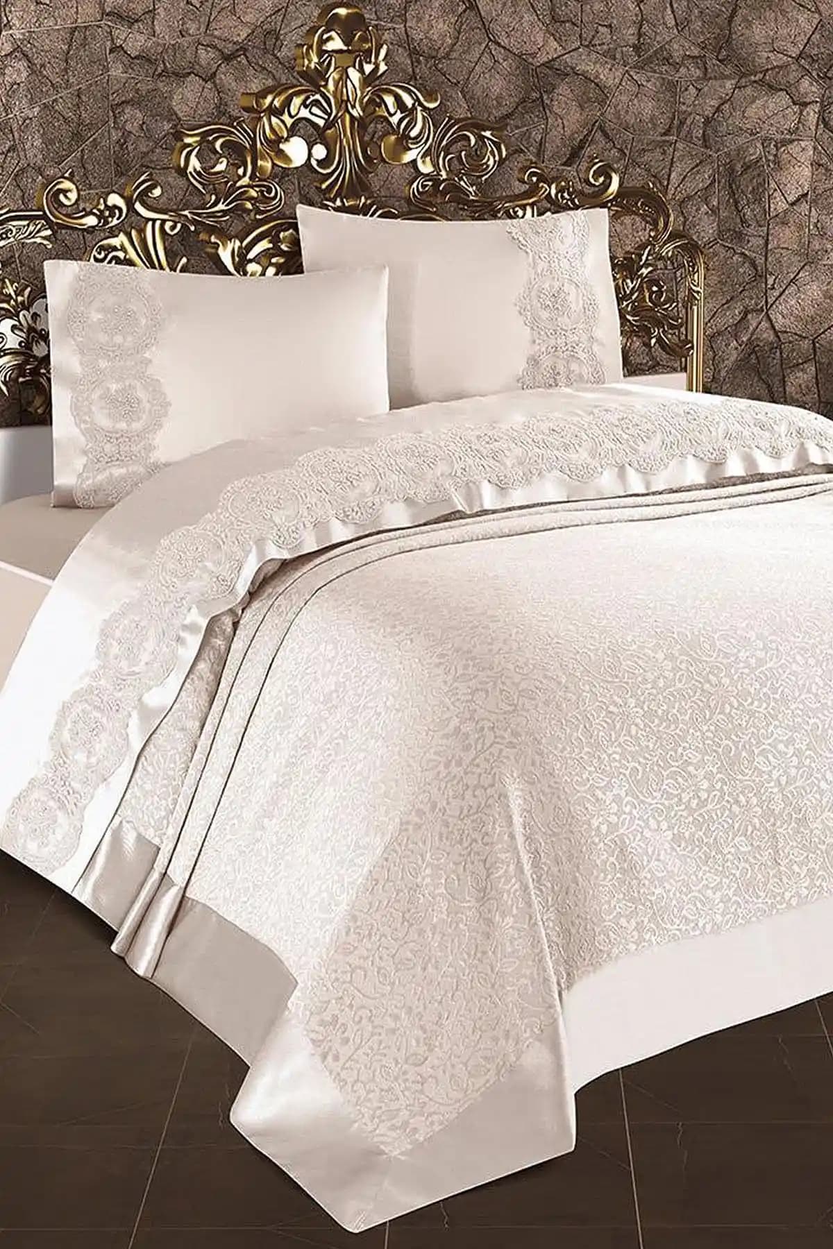 Karaca Güpürlü Pike Takımlarıyla Evinize Zarif ve Şık Bir Dokunuş Sağlayın