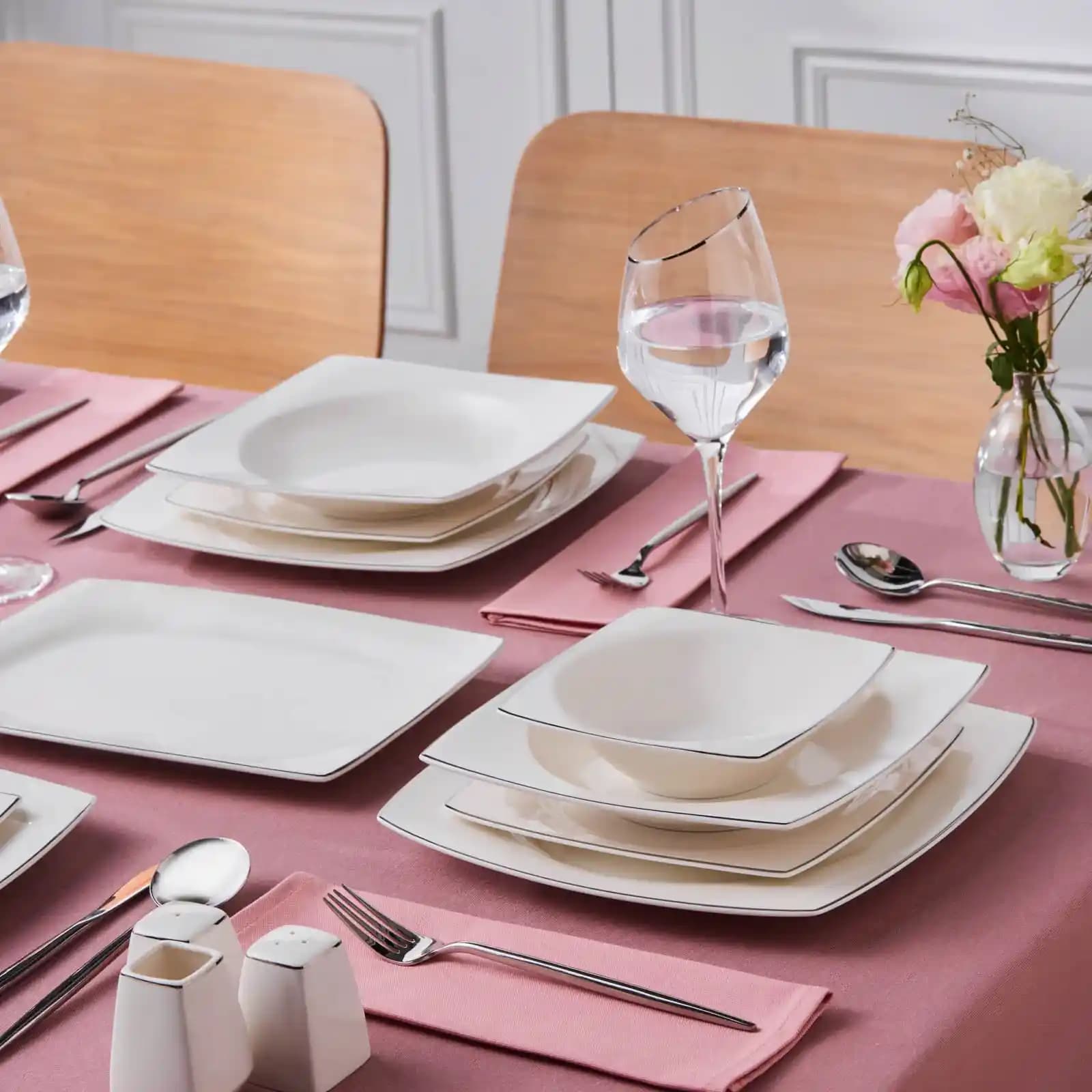 Karaca Jamie Platin Koleksiyonu: Modern ve Şık Mutfak ve Ev Dekorasyonu Çözümleri