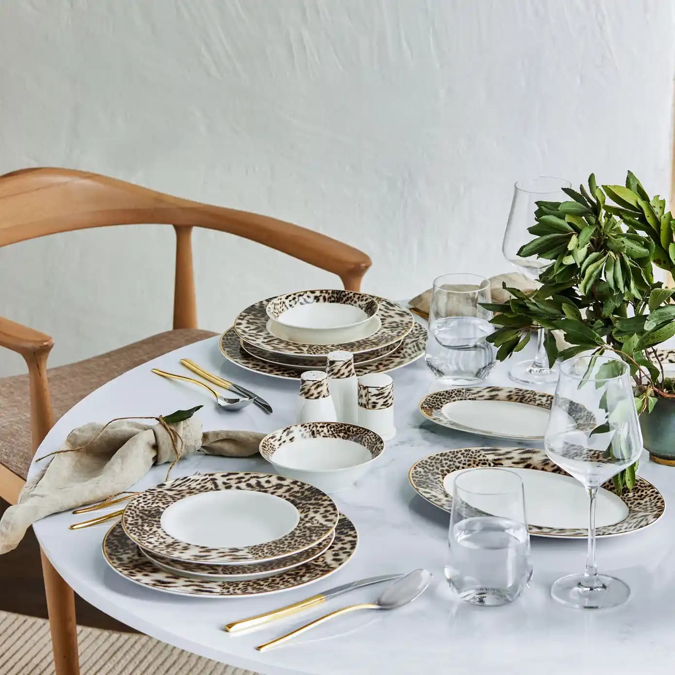 Karaca Leona Yemek Takımı: Modern Tasarım ve Dayanıklılık Sunan 56 Parça Set