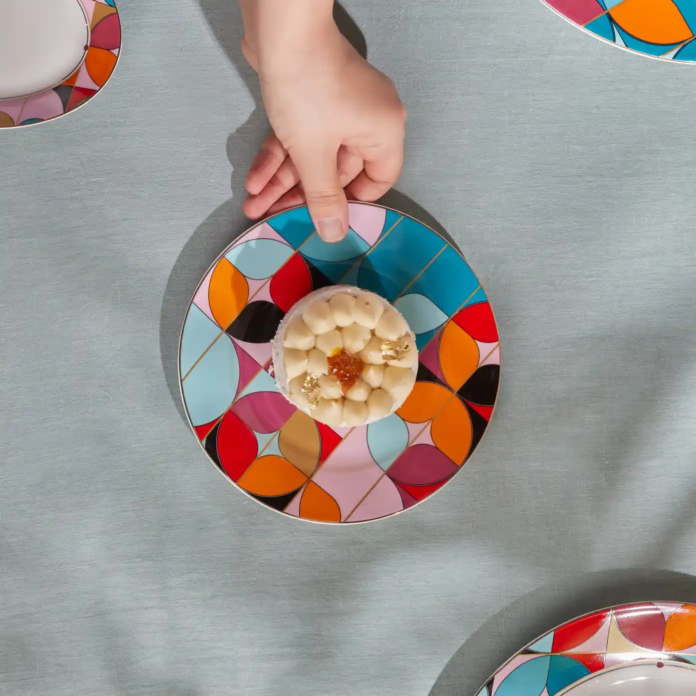 Karaca Renkli Pasta Tabağı Koleksiyonu ile Sofralarınıza Şıklık Katın