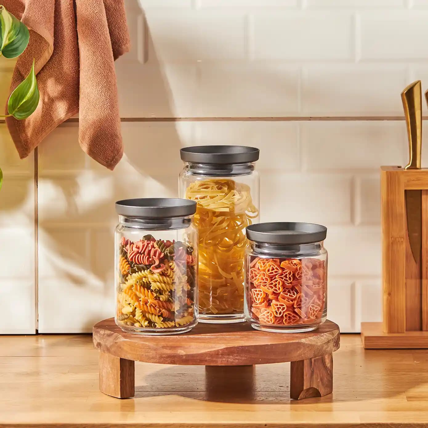 Karaca Üçlü Kavanoz Setleri ile Mutfak Dekorasyonunda Şıklık ve Fonksiyonellik