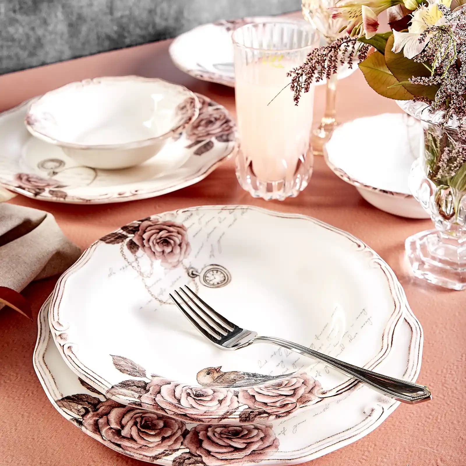 Karaca Yadigar Yemek Takımıyla Sofralarınıza Şıklık ve Zarafet Katın