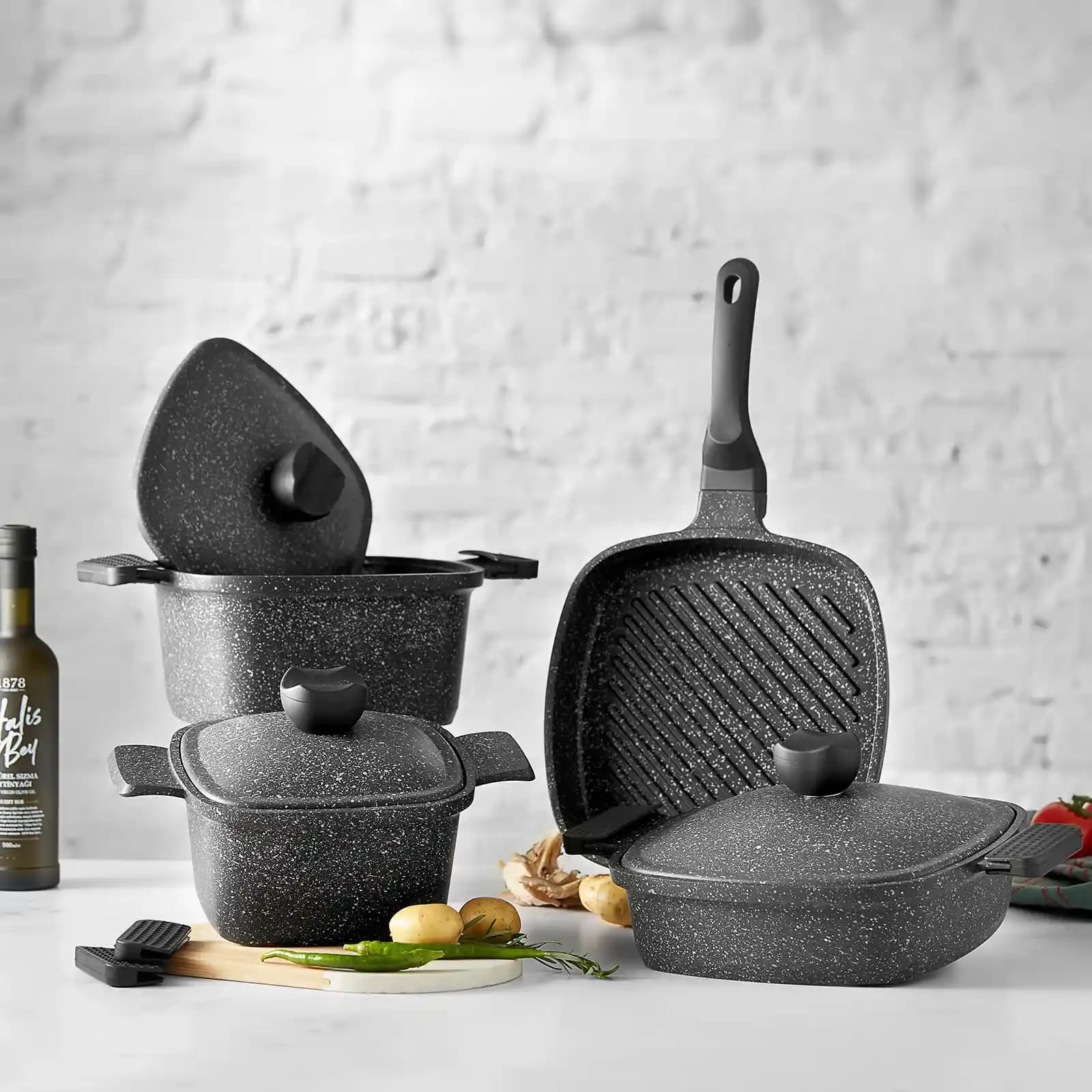 Kare Granit Tencere Setleri ile Modern ve Şık Mutfak Dekorasyonu Çözümleri