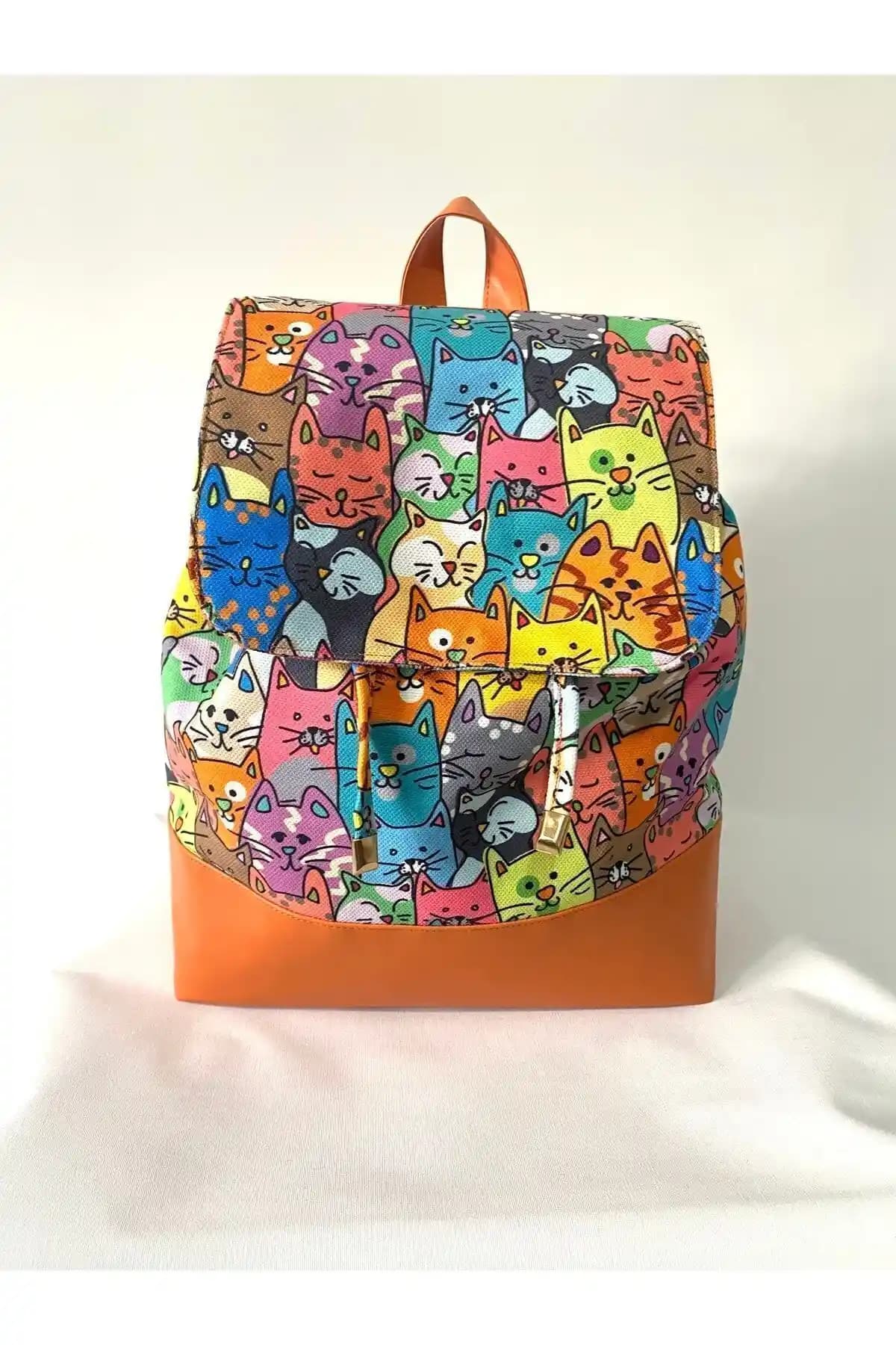 Kedili Sırt Çantalarıyla Dekorasyonda Sevimli ve Pratik Dokunuşlar