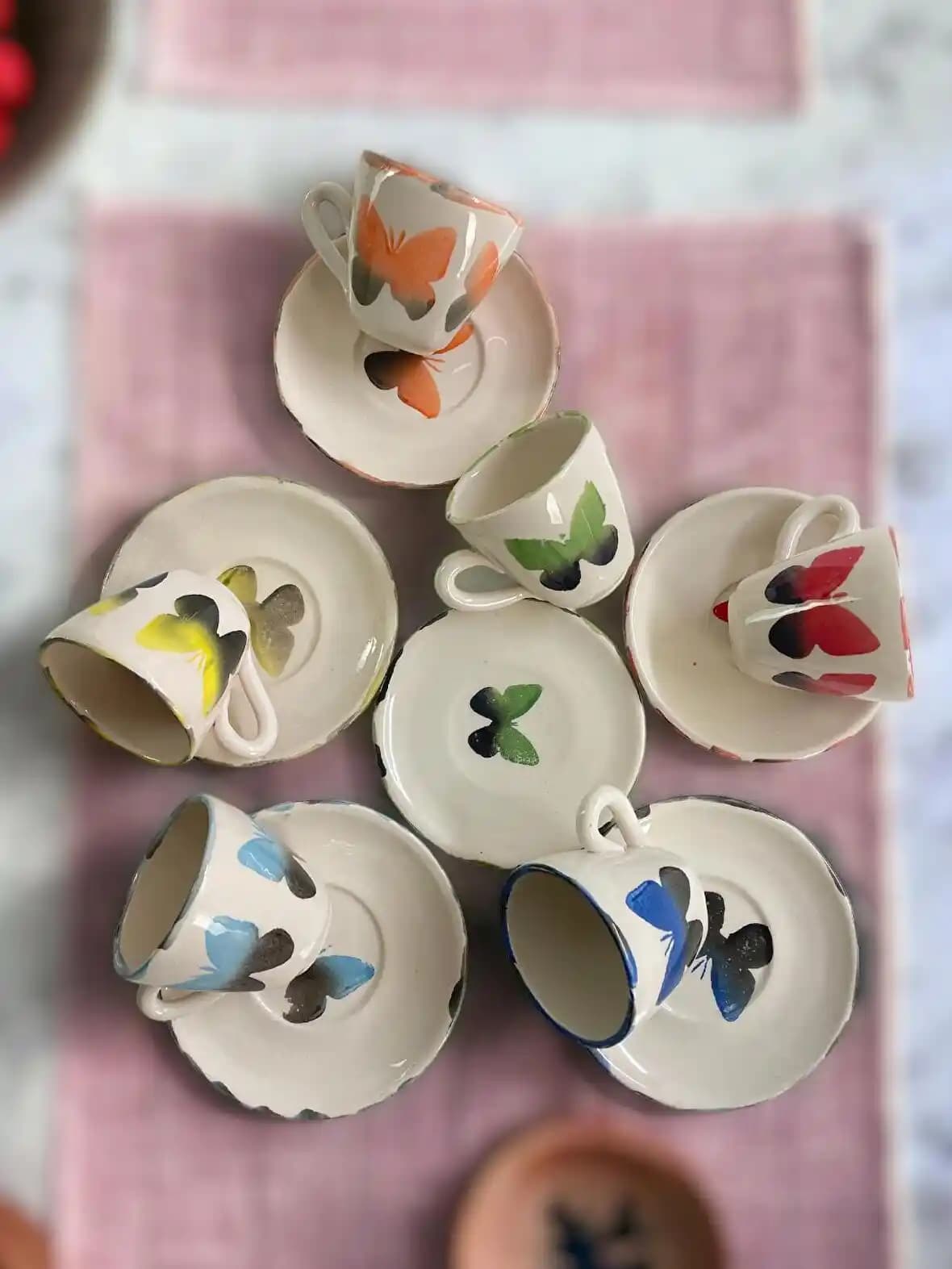 Kelebek Desenli Fincan Takımlarıyla Dekorasyonunuzu Zenginleştirin ve Şıklığı Artırın