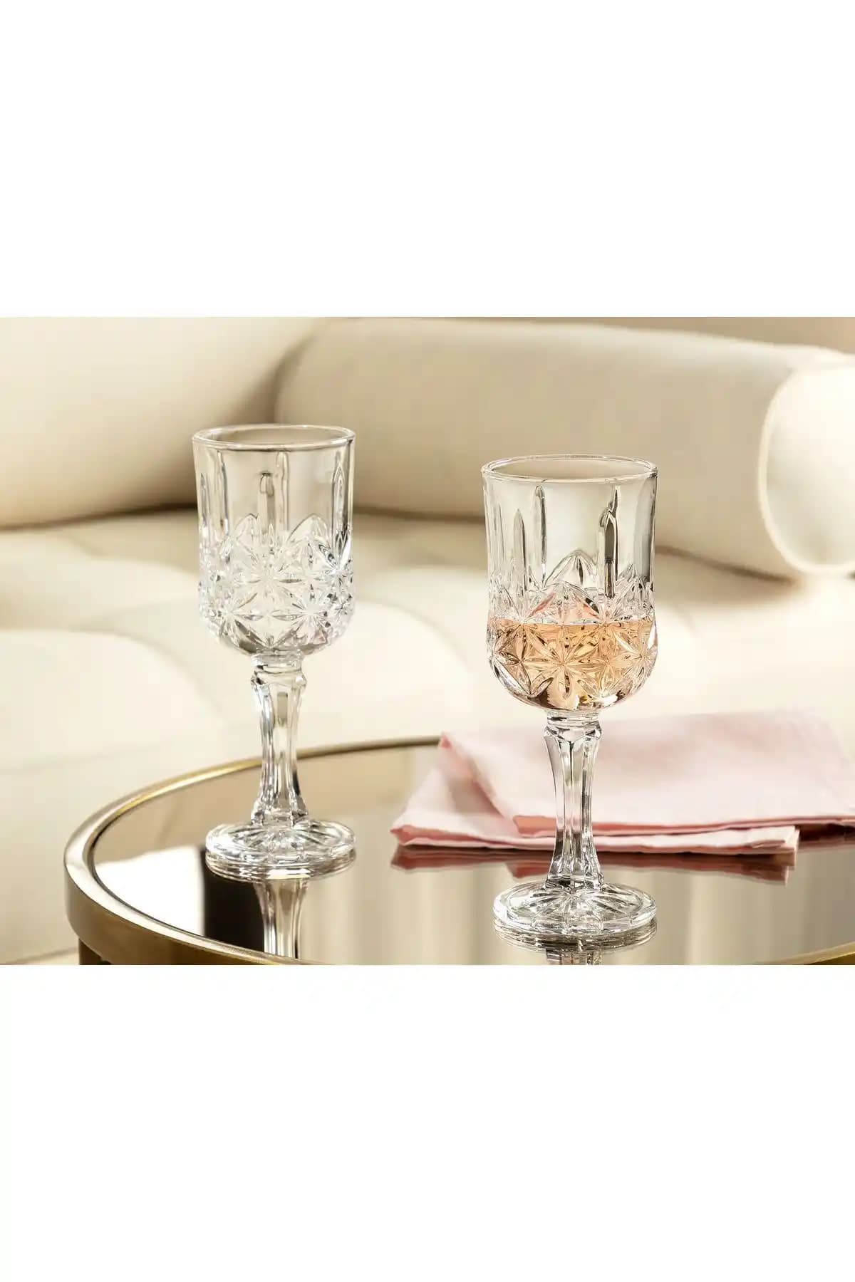 Kısa Kadeh Kullanımı ve Dekorasyonda Şıklık Yaratmanın Yolları