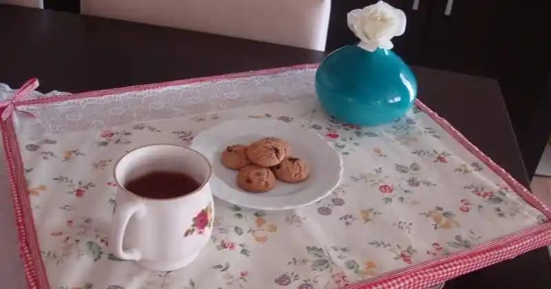 Kucak Tepsisi Dekorasyon ve Mobilyada Zarif ve İşlevsel Bir Detay Olarak Kullanımı