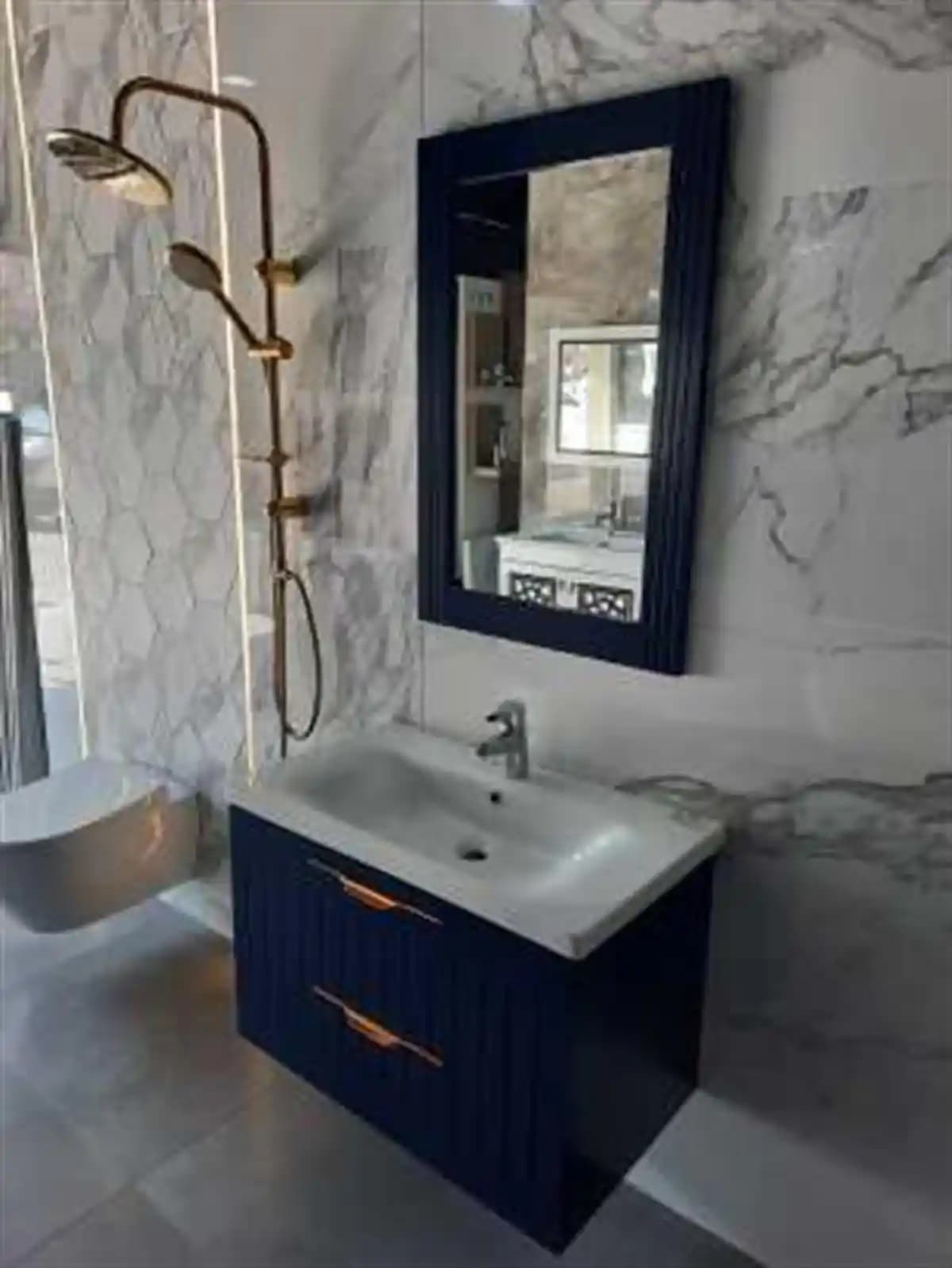 Lacivert Banyo Modelleri ile Şıklık ve Ferahlık Yaratmanın Yolları