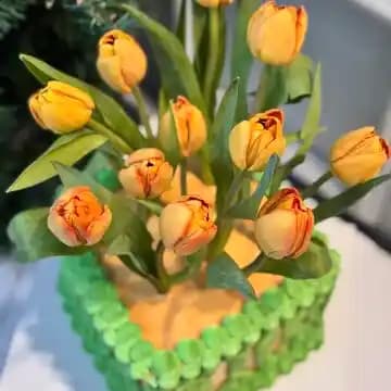 Lalelerin Dekorasyonda Kullanımı ve Modern Tasarımlarla Estetik Yansımalar