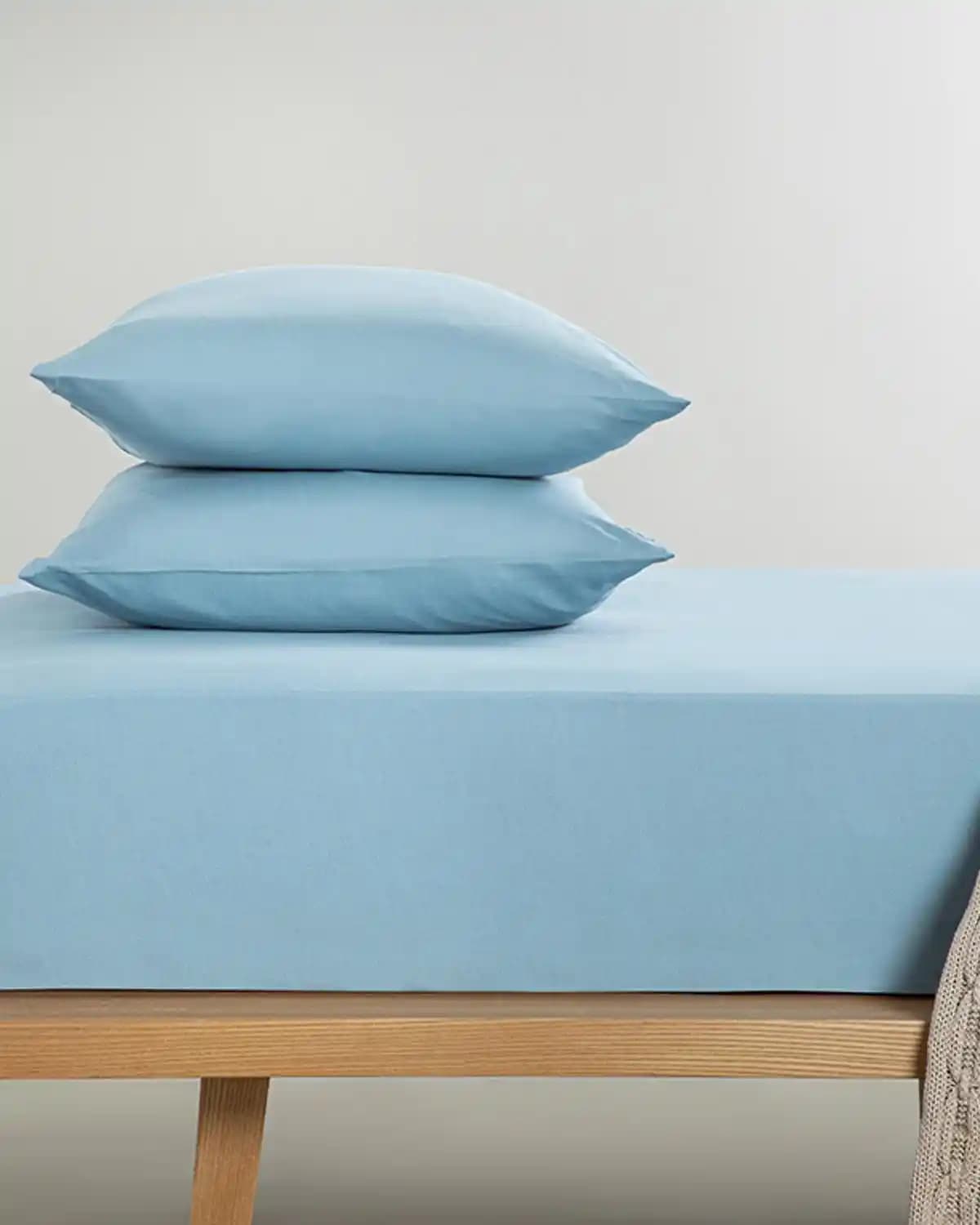 Lastikli Tek Kişilik Çarşaflar: Pratiklik ve Estetik İçin Modern Yatak Takımı Seçenekleri