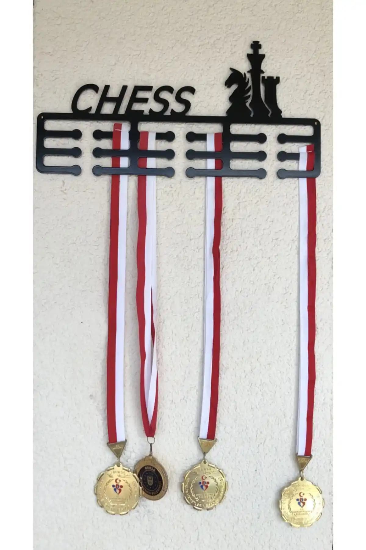 Madalya Askısı ile Dekorasyonda Şıklık ve Fonksiyonelliğin Uyumunu Yakalayın