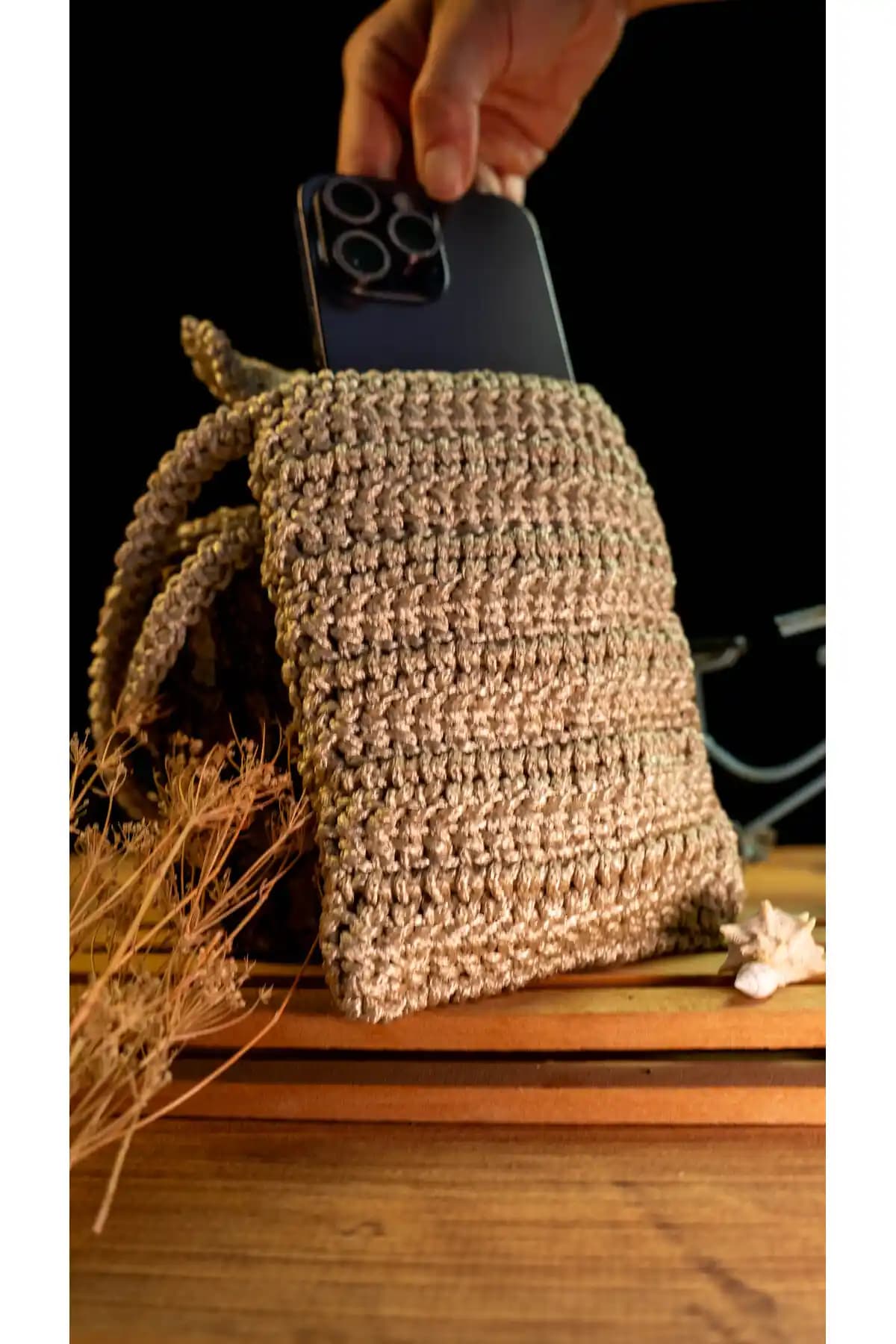 Makrome İpten Telefon Çantası: Dekorasyon ve Fonksiyonellik İçin Yenilikçi Tasarımlar