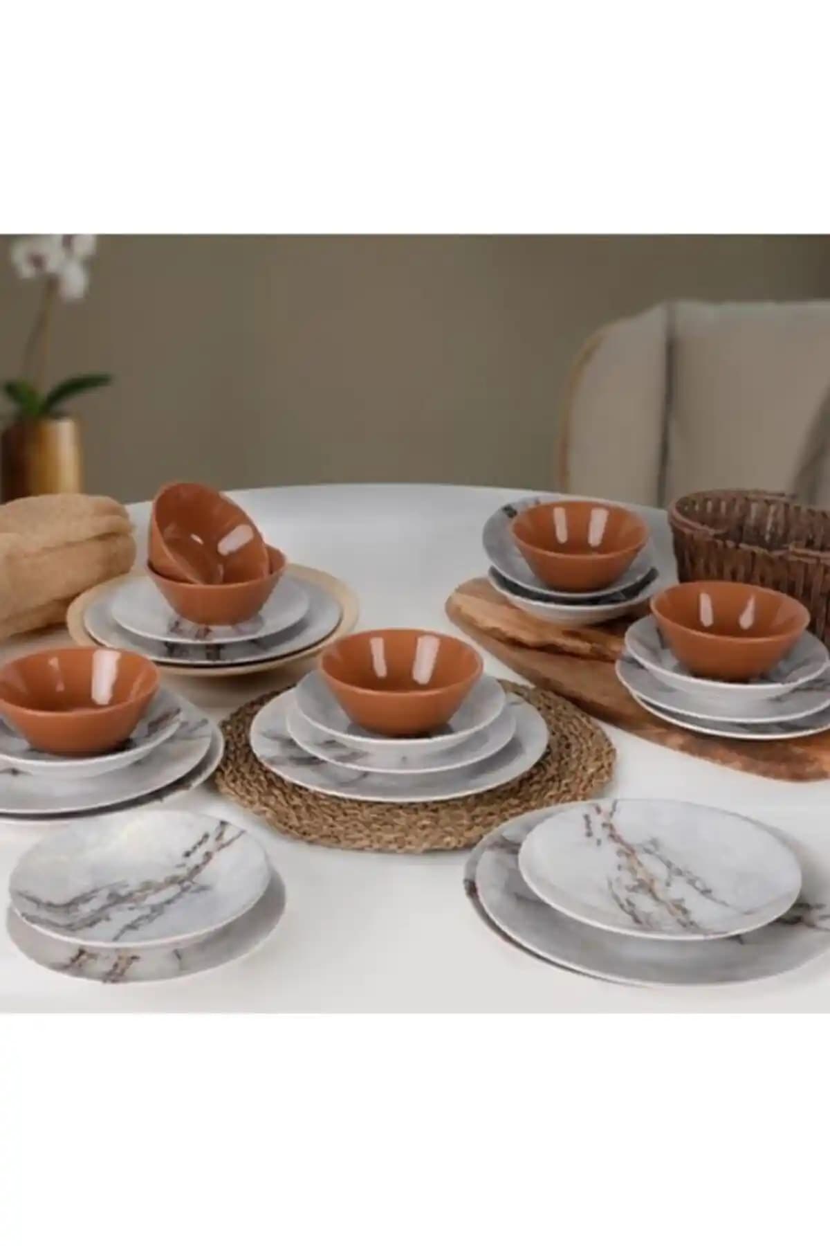 Mermer Desenli Yemek Takımları ile Modern ve Şık Mutfak Dekorasyonu